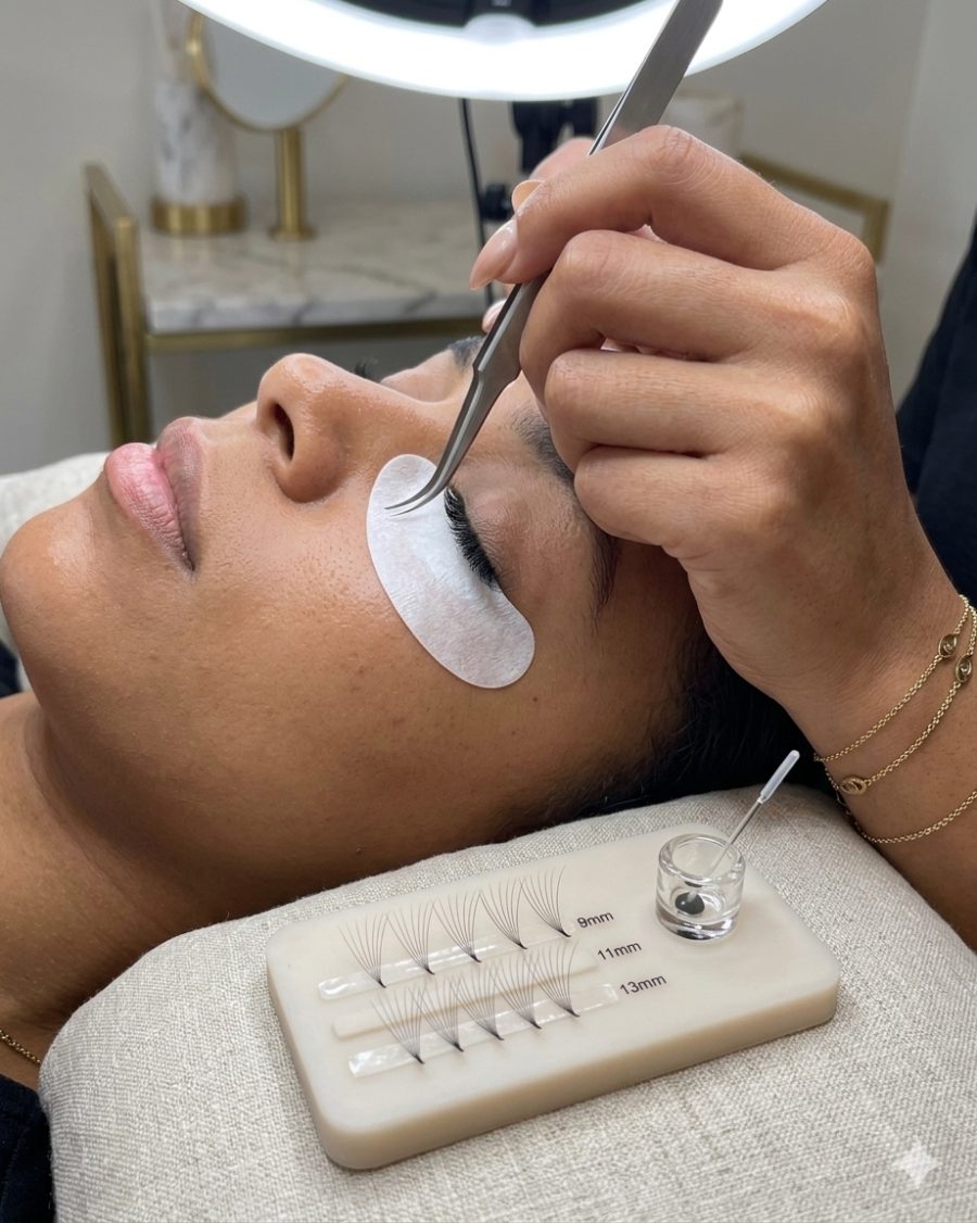Classic lash application
